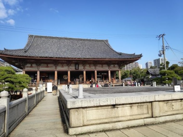 Seek blessings at Shitennoji Temple-2